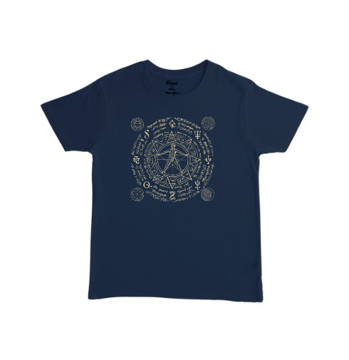 חולצת טי שחורה עם עיצוב גיאומטריה מקודשת בזהב וסמלים מיסטיים