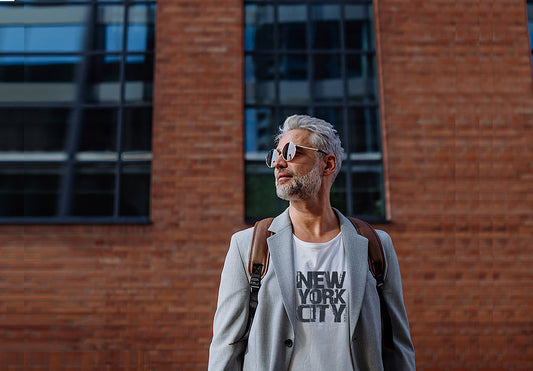 מה הופך טי־שירט פשוטה לפריט אופנה יוקרתי