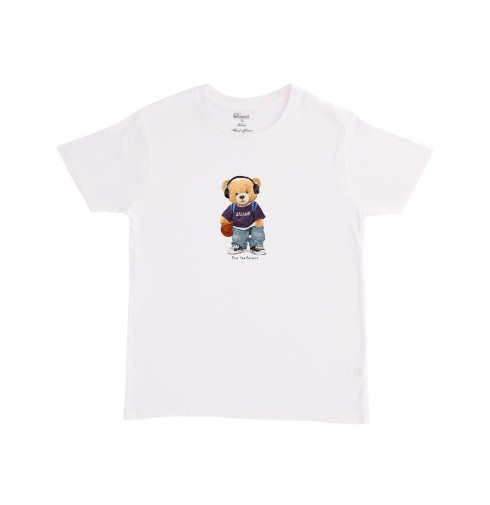 חולצת טי מודפסת עם הדפס דובי עם אוזניות וכדור סל