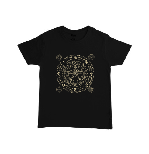 חולצת טי שחורה עם עיצוב גיאומטריה מקודשת בזהב וסמלים מיסטיים