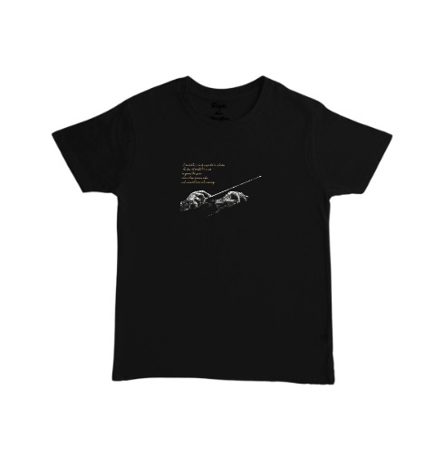 טי שירט עם איור מנצח תזמורת עם שרביט בעיצוב אומנותי